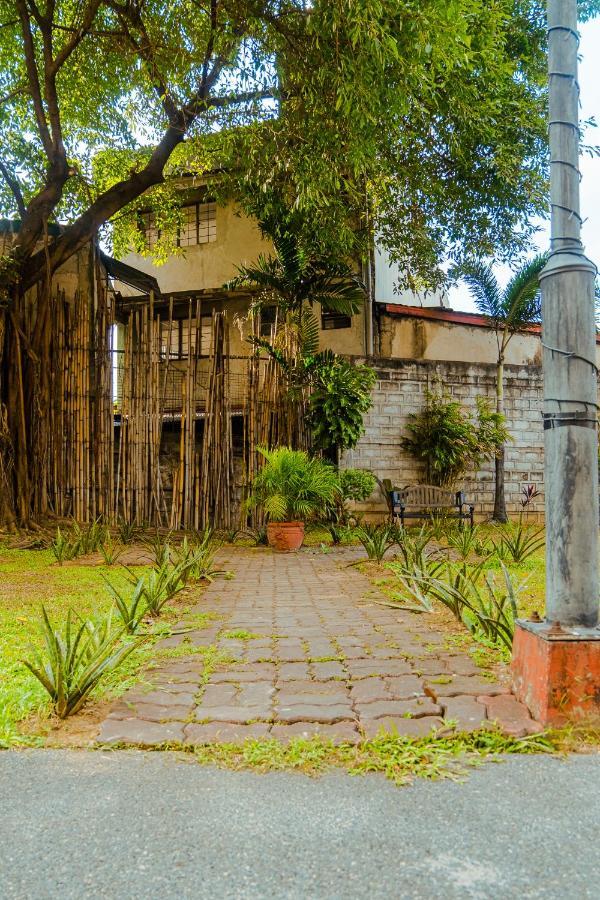 Yong'S Place At Isabelle De Valenzuela Manila Luaran gambar